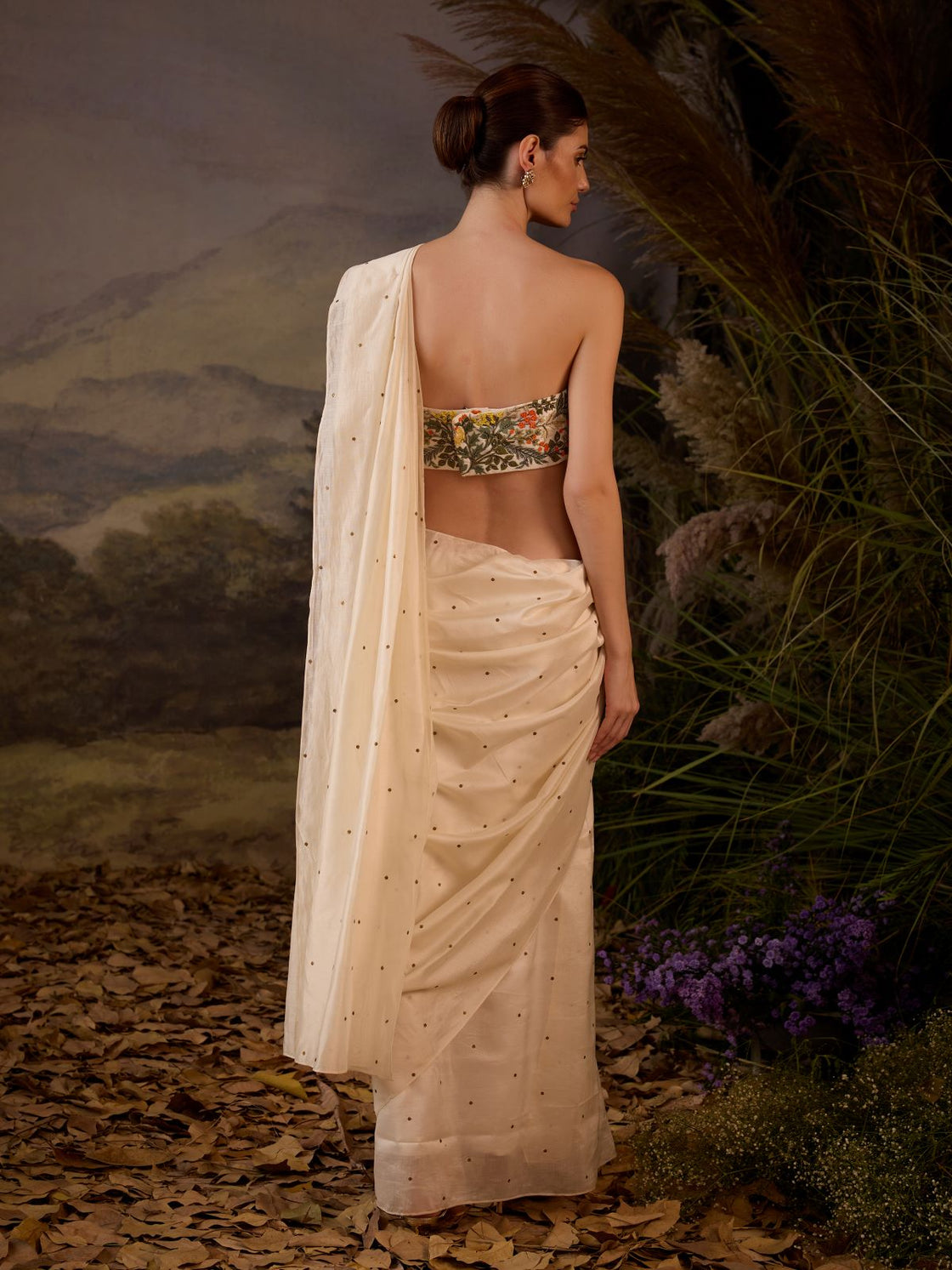 Embroidered bustier & Saree - samantchauhan Apparel & Accessories