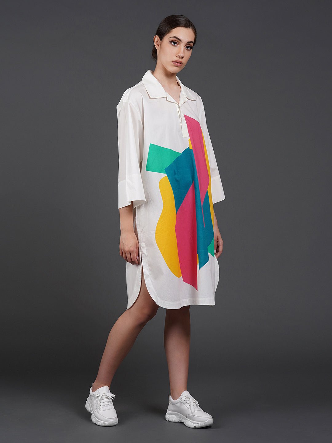 White cotton kurta showcasing abstract digital print in the front - samantchauhan