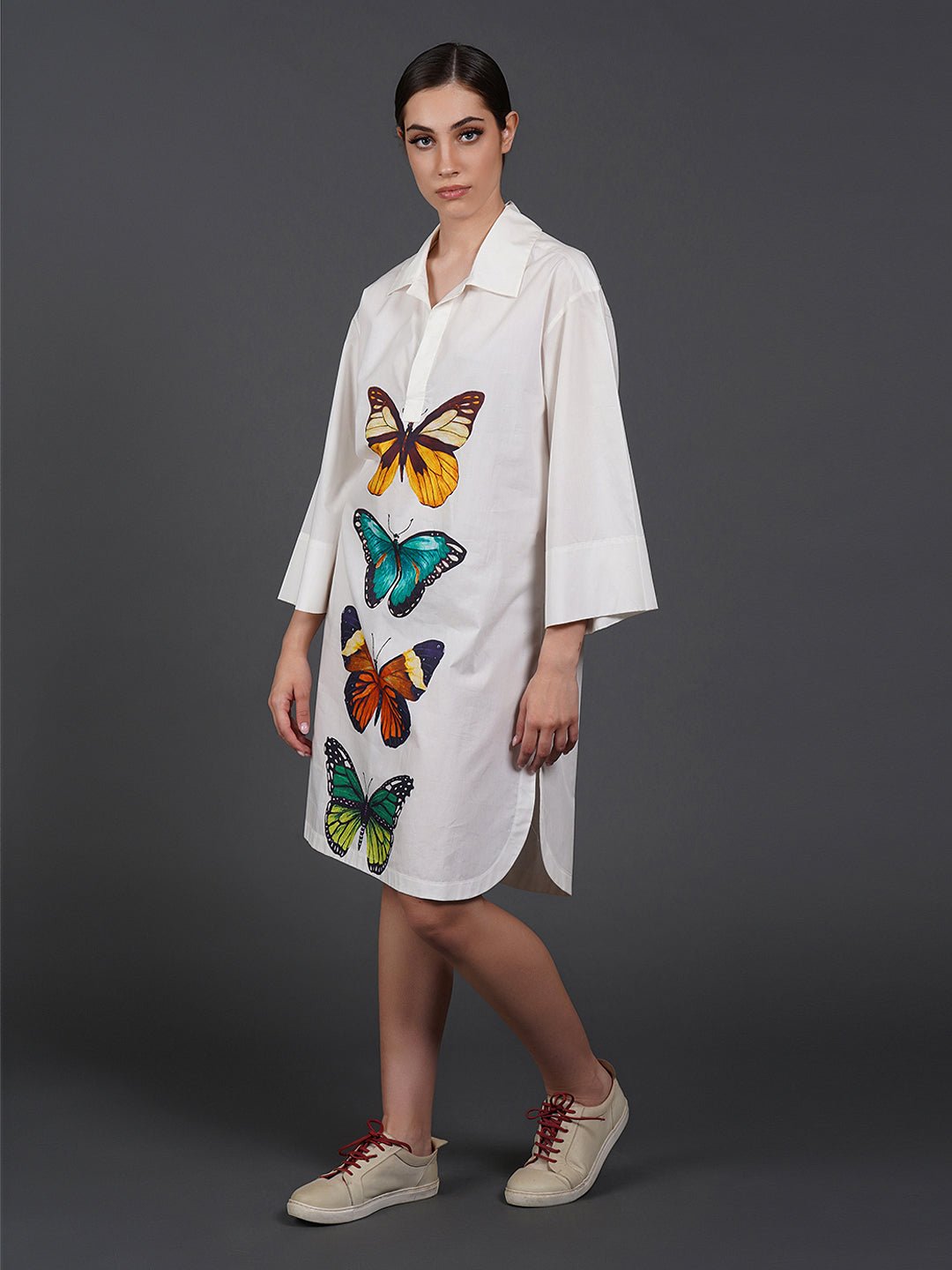 White cotton kurta showcasing abstract digital print in the front. - samantchauhan