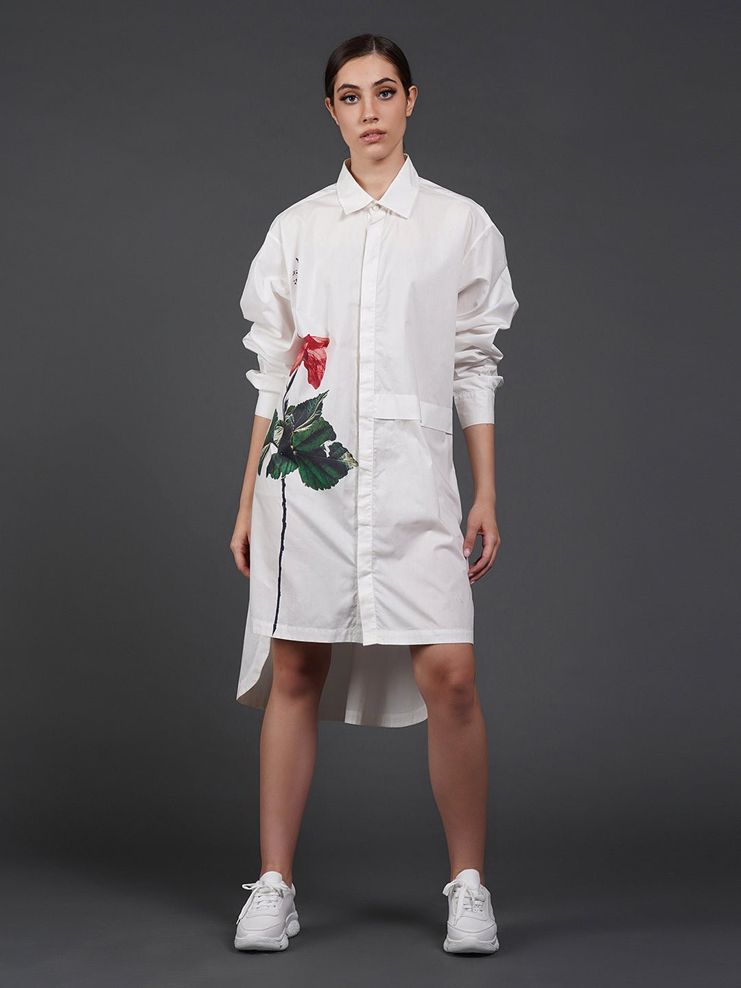 White cotton kurta showcasing abstract digital print in the front. - samantchauhan