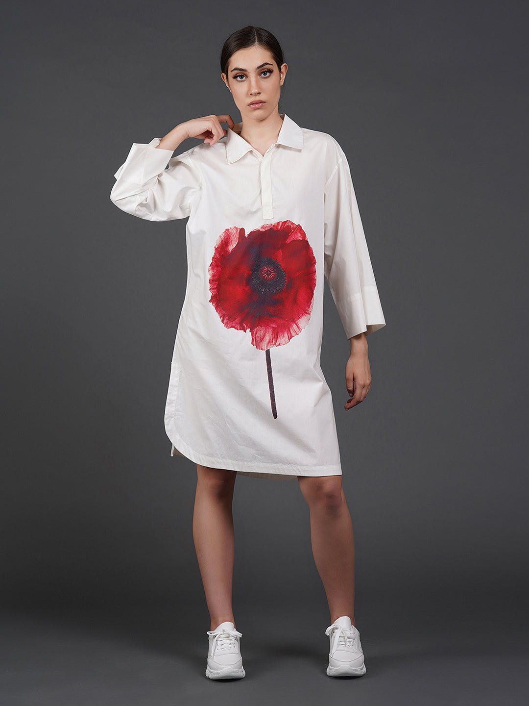 White cotton kurta showcasing abstract digital print in the front. - samantchauhan
