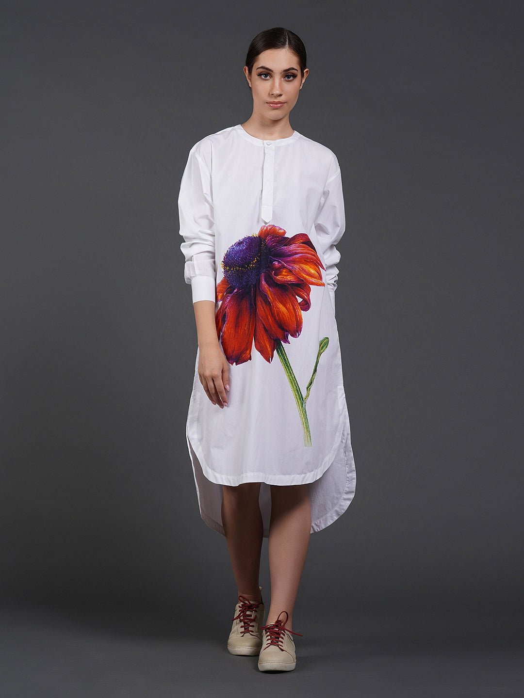 White cotton kurta showcasing abstract digital print in the front. - samantchauhan