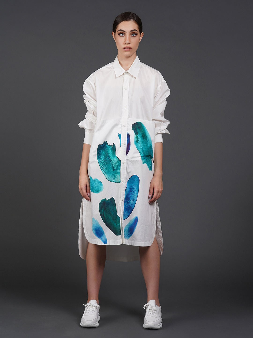 White cotton kurta showcasing abstract digital print in the front. - samantchauhan