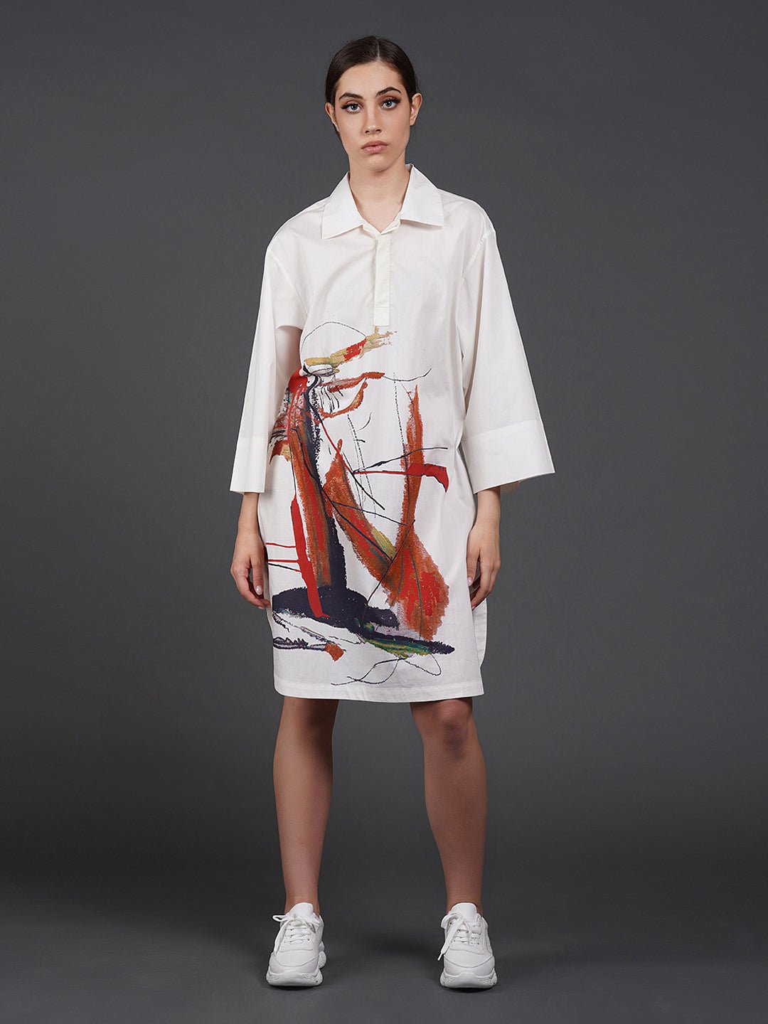 White cotton kurta showcasing abstract digital print in the front. - samantchauhan