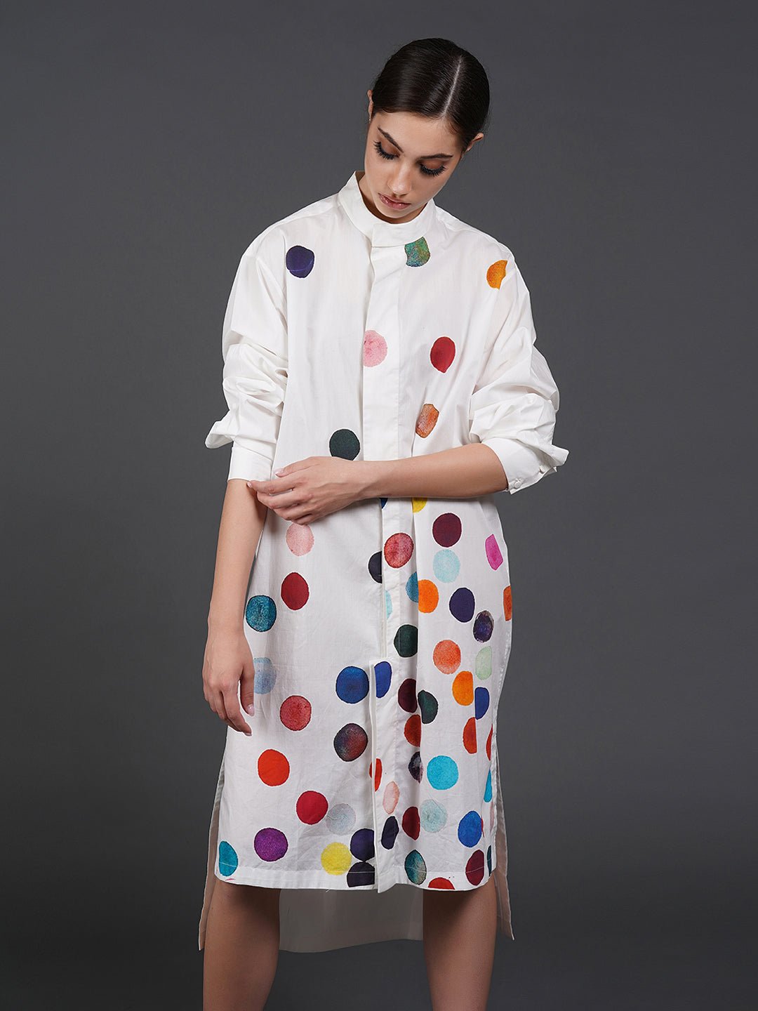White cotton kurta showcasing abstract digital print in the front. - samantchauhan