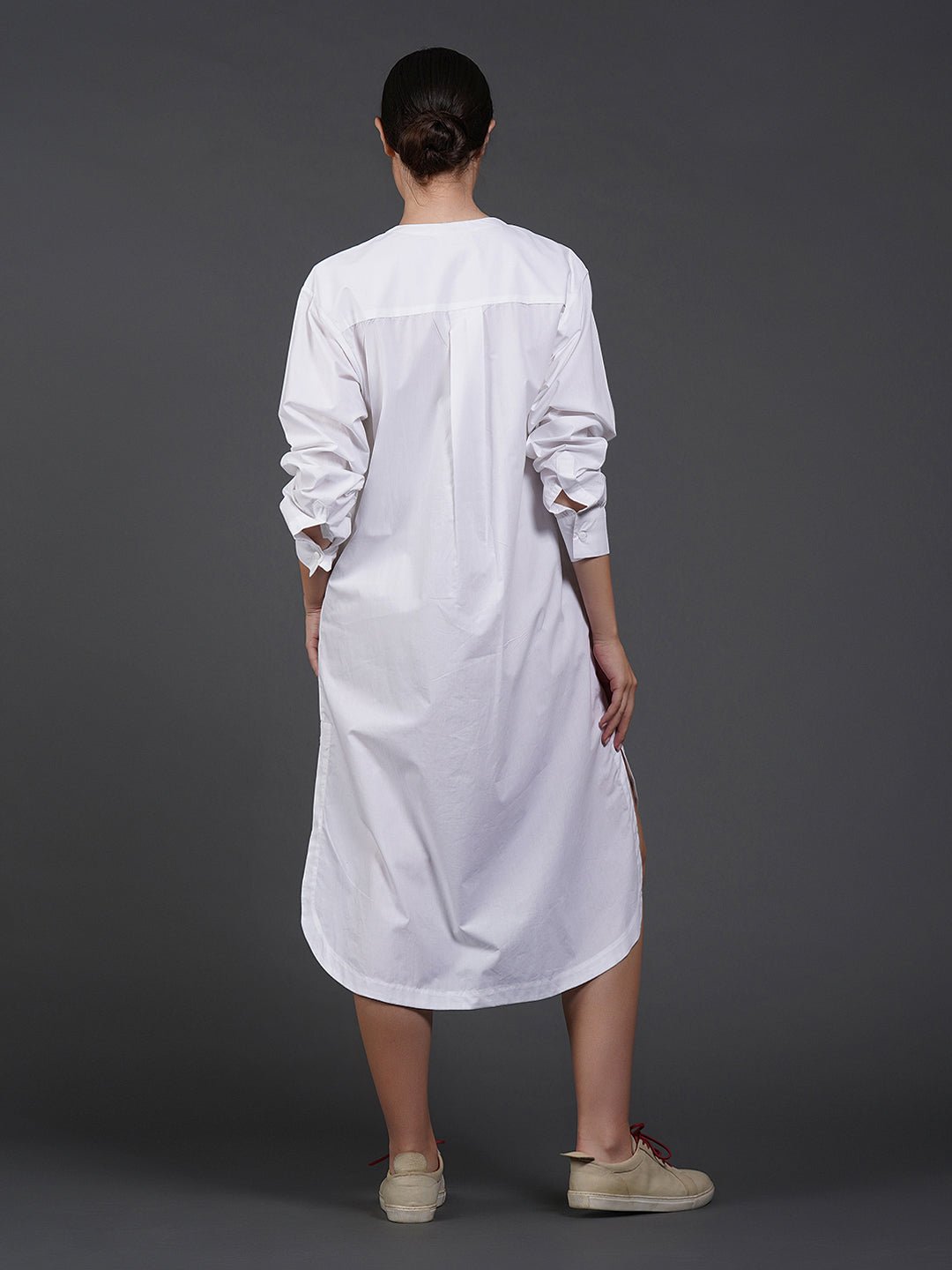 White cotton kurta showcasing abstract digital print in the front. - samantchauhan