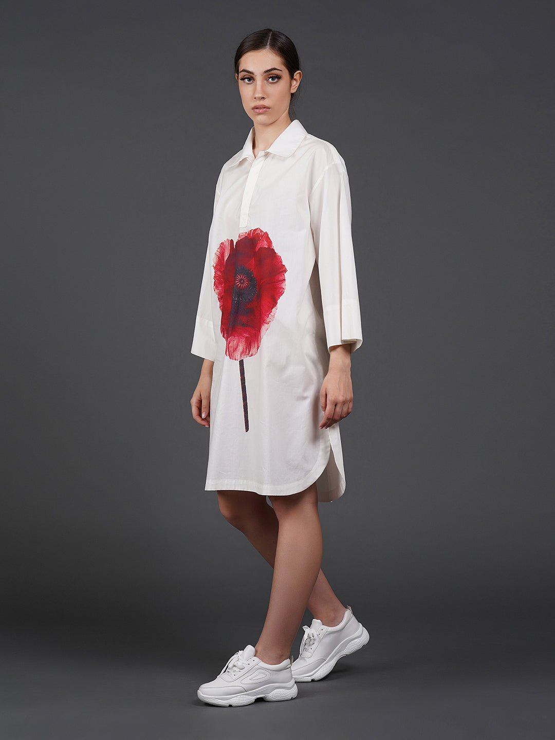 White cotton kurta showcasing abstract digital print in the front. - samantchauhan