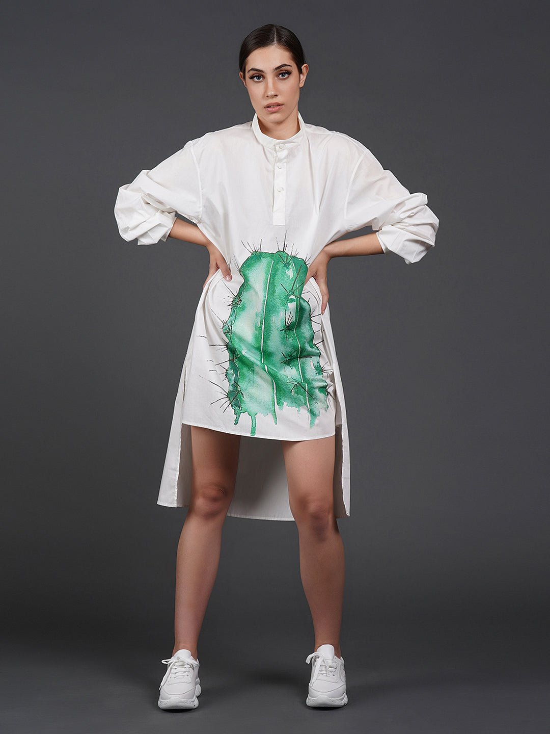 White cotton kurta showcasing abstract digital print in the front. - samantchauhan