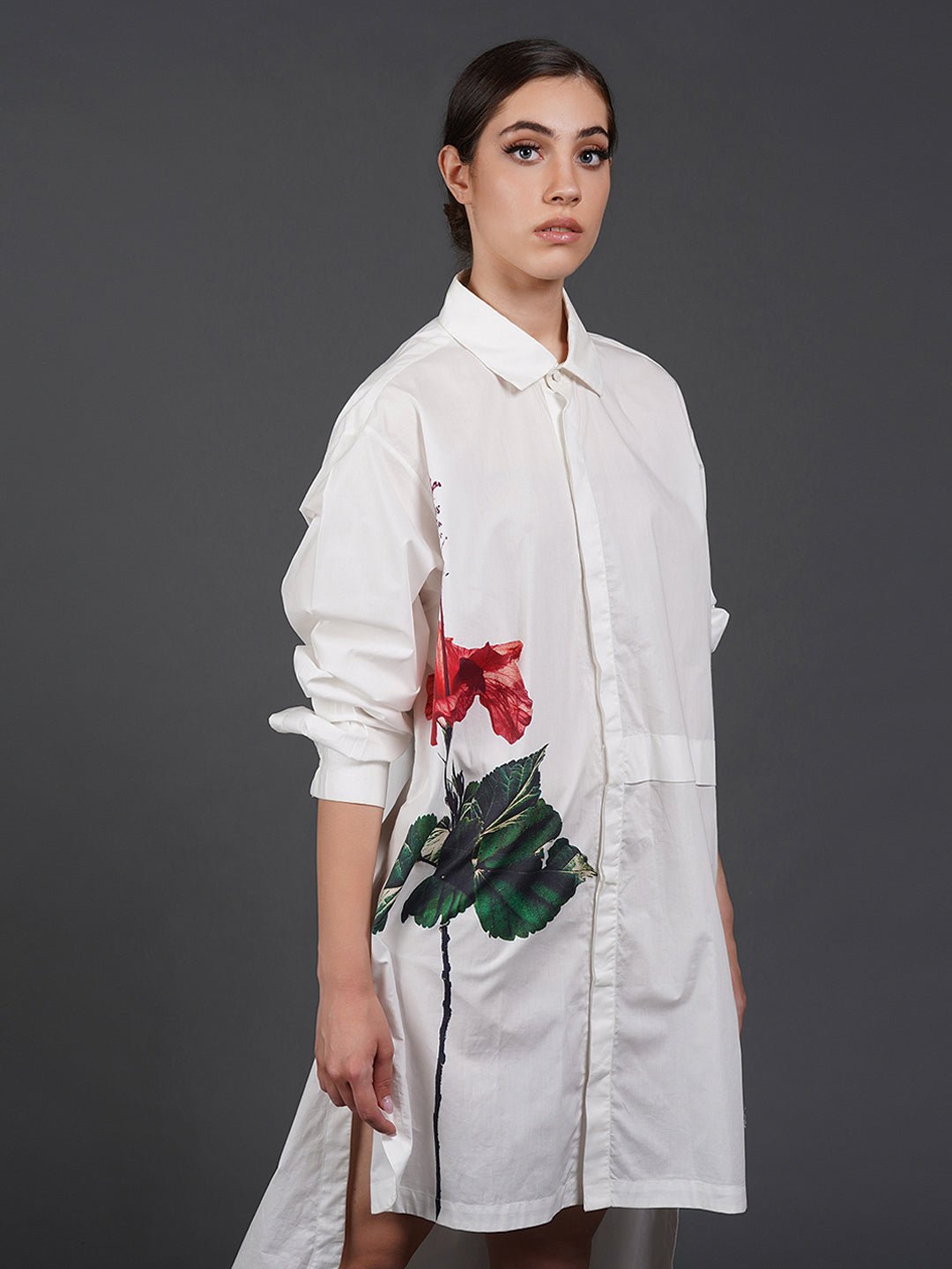 White cotton kurta showcasing abstract digital print in the front. - samantchauhan