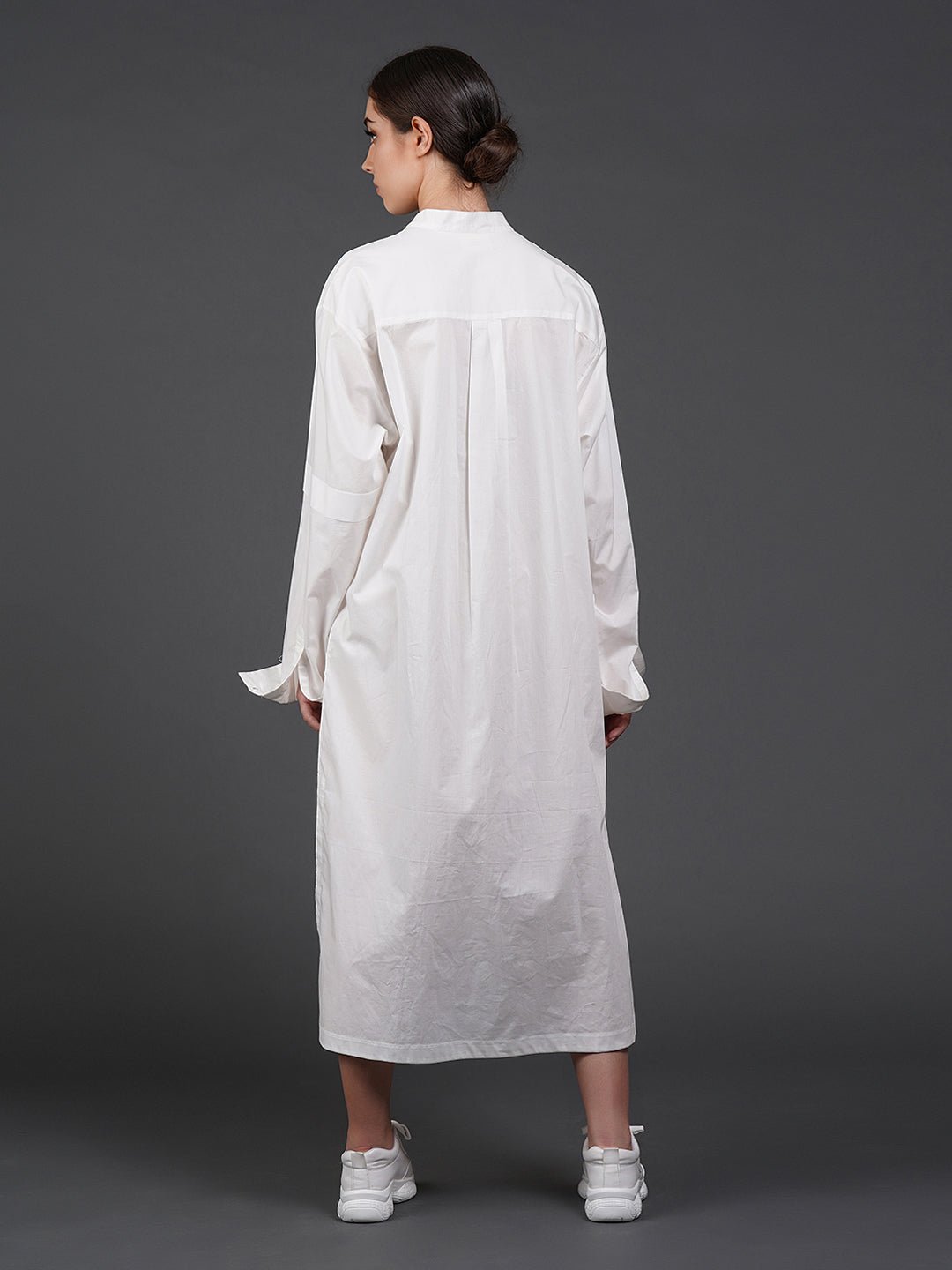 White cotton kurta showcasing abstract digital print in the front. - samantchauhan