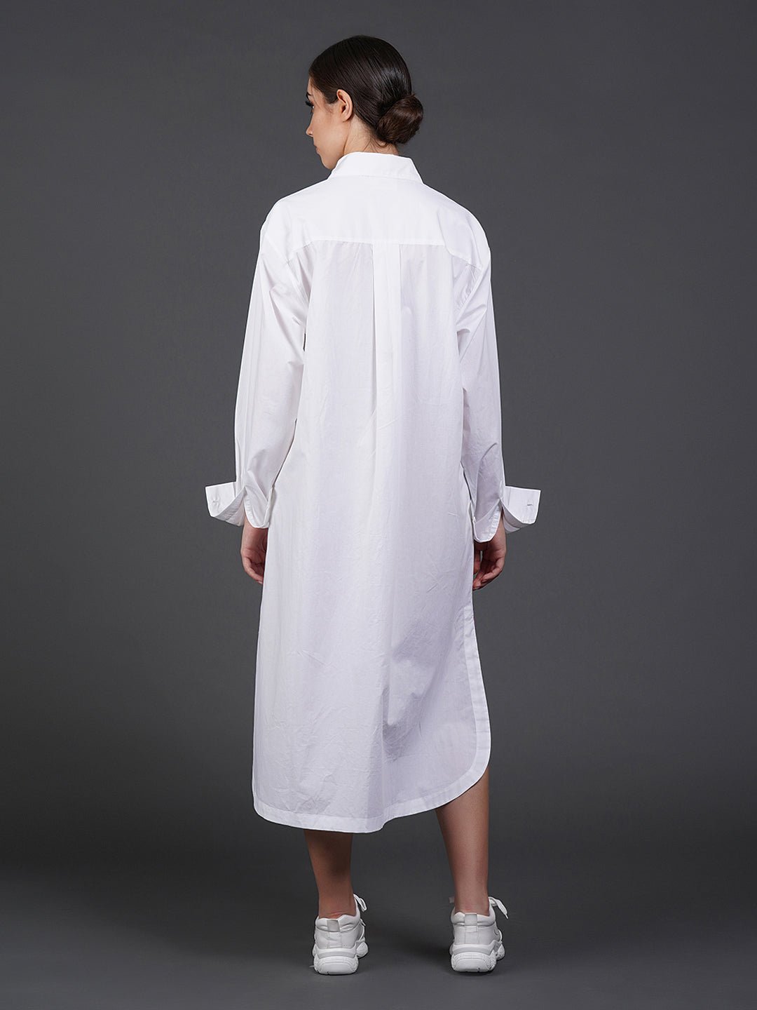 White cotton kurta showcasing abstract digital print in the front. - samantchauhan