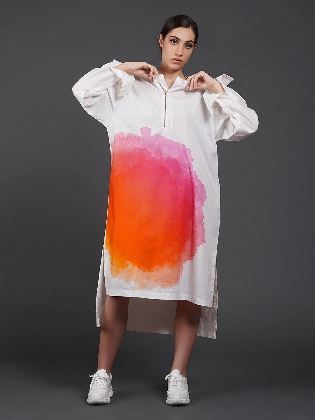 White cotton kurta showcasing abstract digital print in the front. - samantchauhan