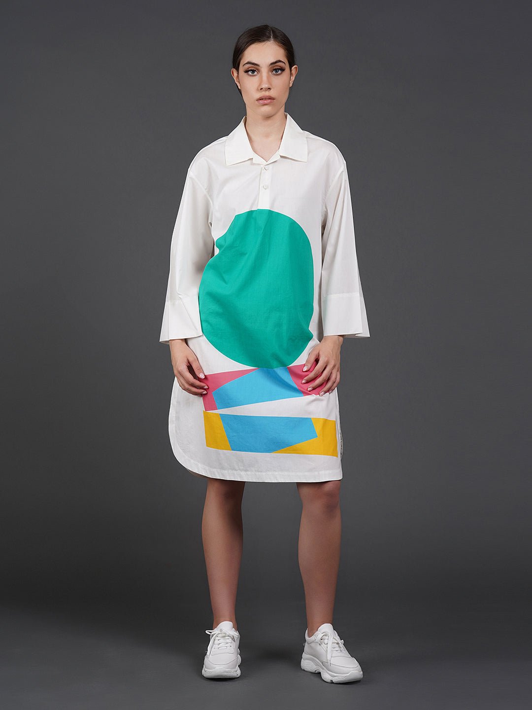 White cotton kurta showcasing abstract digital print in the front. - samantchauhan