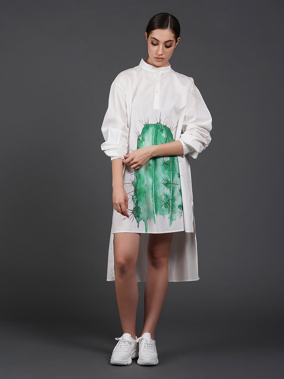 White cotton kurta showcasing abstract digital print in the front. - samantchauhan