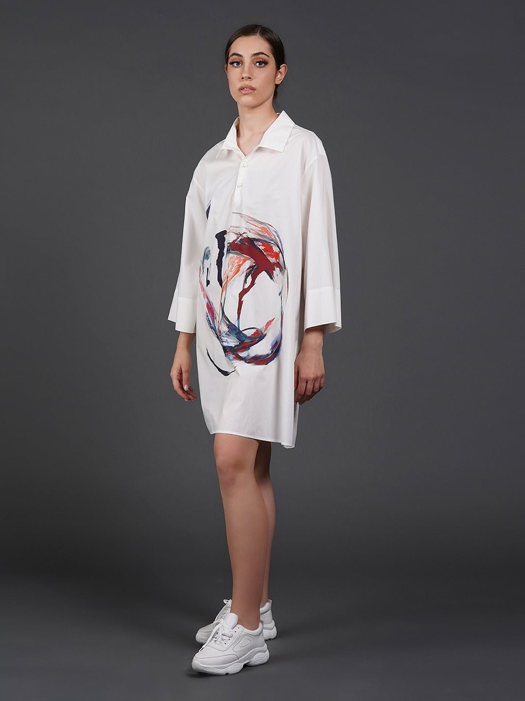 White cotton kurta showcasing abstract digital print in the front. - samantchauhan