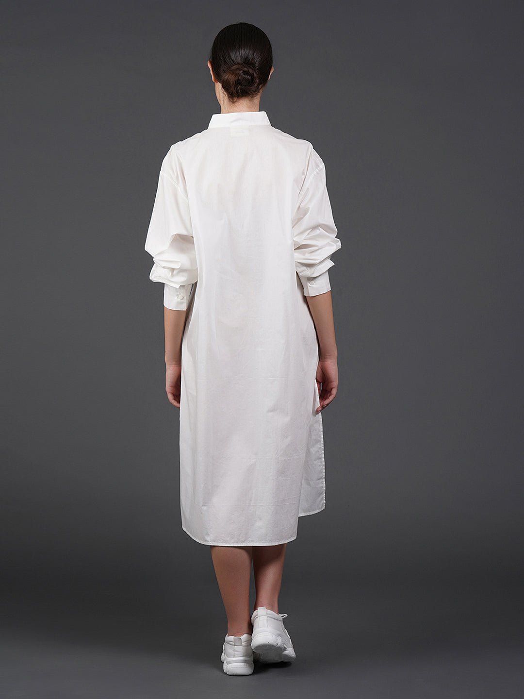 White cotton kurta showcasing abstract digital print in the front. - samantchauhan