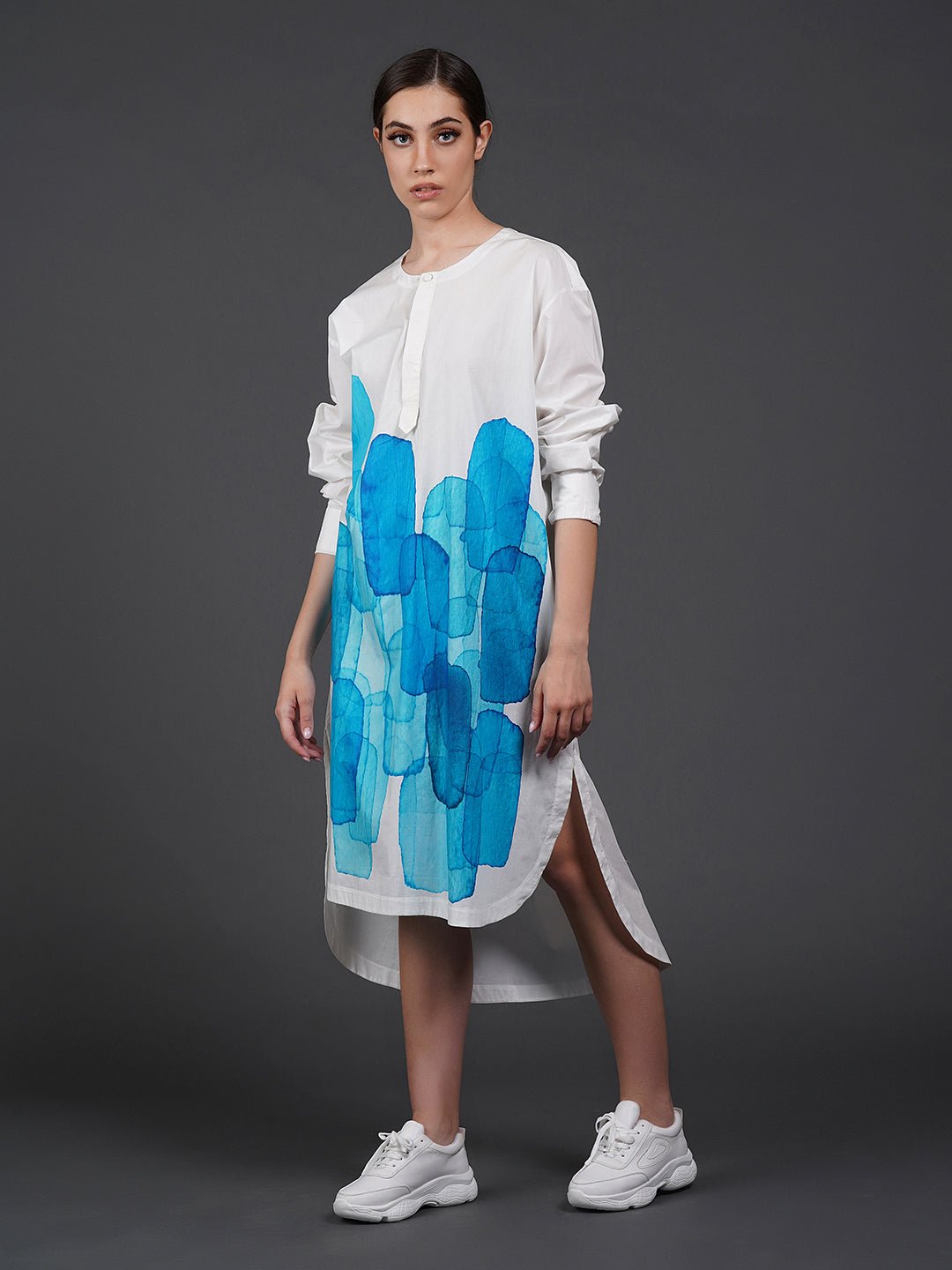 White cotton kurta showcasing abstract digital print in the front. - samantchauhan