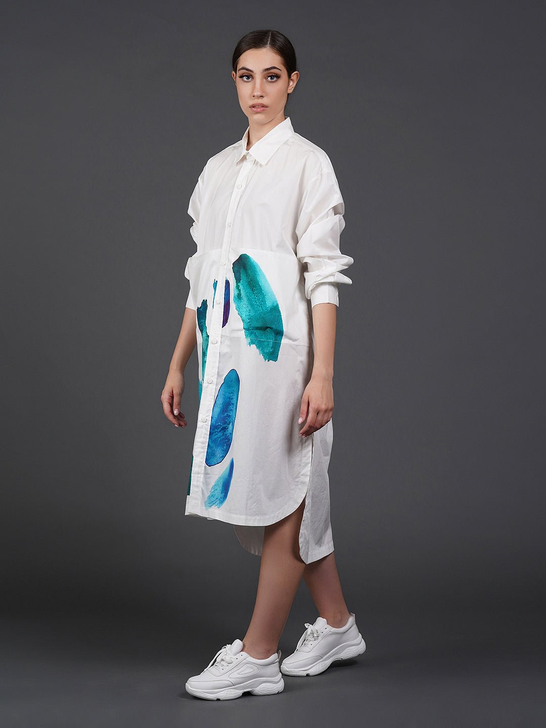 White cotton kurta showcasing abstract digital print in the front. - samantchauhan