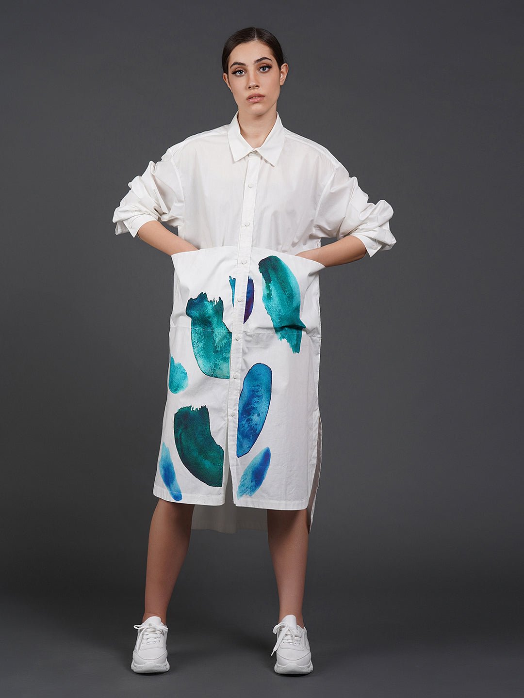 White cotton kurta showcasing abstract digital print in the front. - samantchauhan