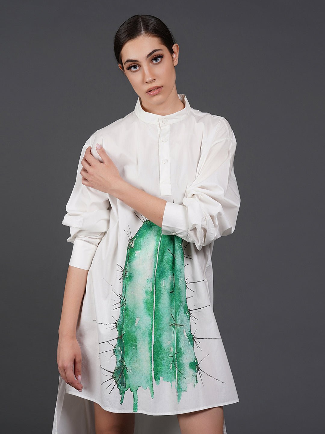 White cotton kurta showcasing abstract digital print in the front. - samantchauhan