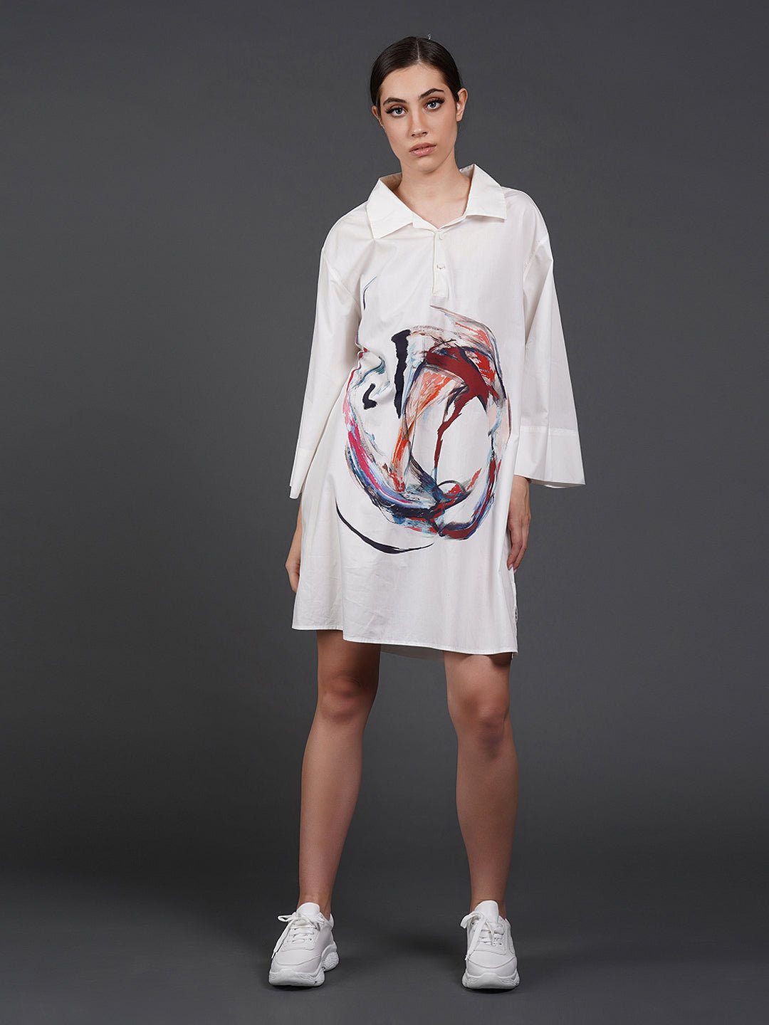White cotton kurta showcasing abstract digital print in the front. - samantchauhan