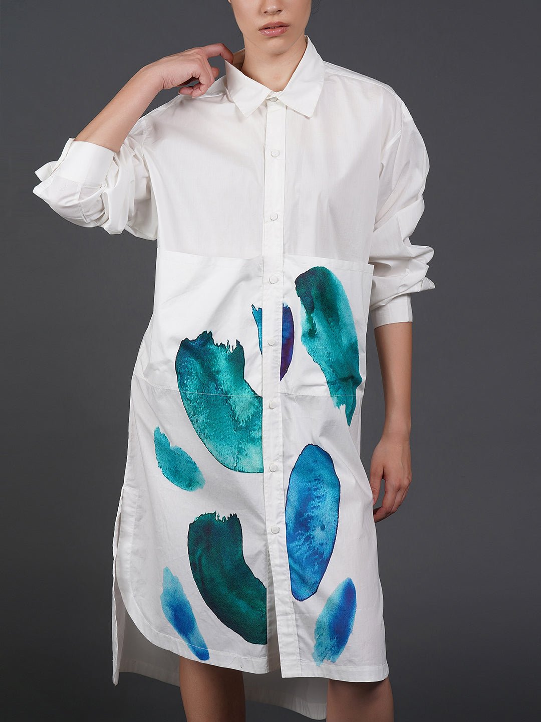 White cotton kurta showcasing abstract digital print in the front. - samantchauhan