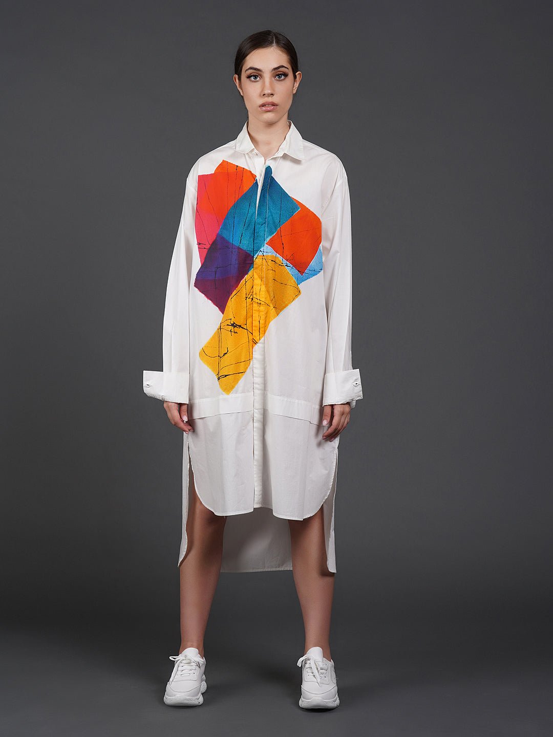 White cotton kurta showcasing abstract digital print in the front. - samantchauhan