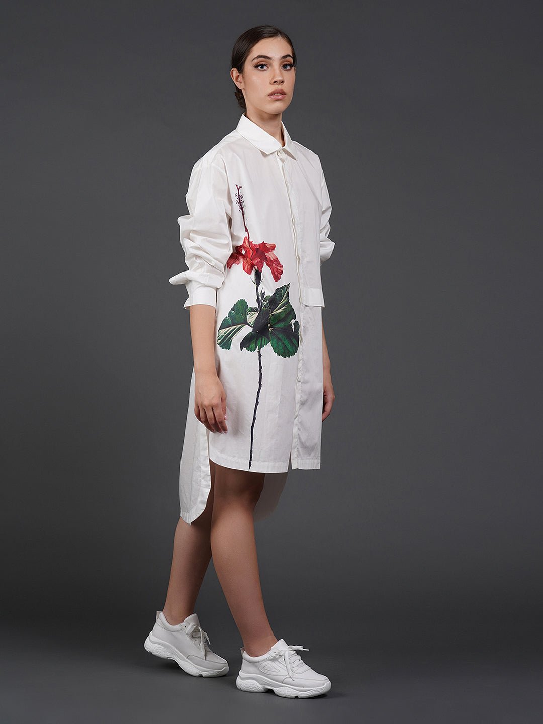 White cotton kurta showcasing abstract digital print in the front. - samantchauhan