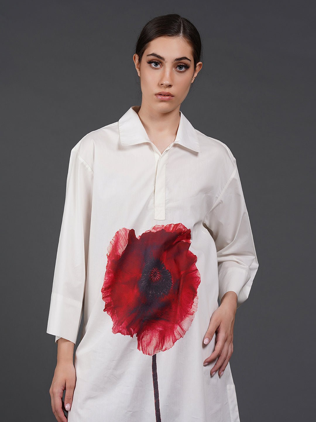 White cotton kurta showcasing abstract digital print in the front. - samantchauhan