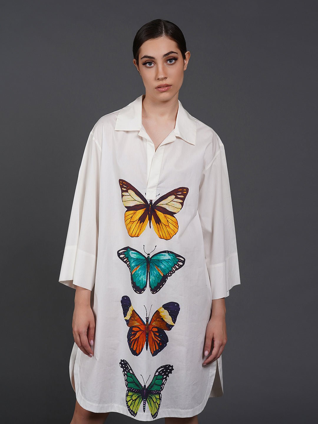 White cotton kurta showcasing abstract digital print in the front. - samantchauhan