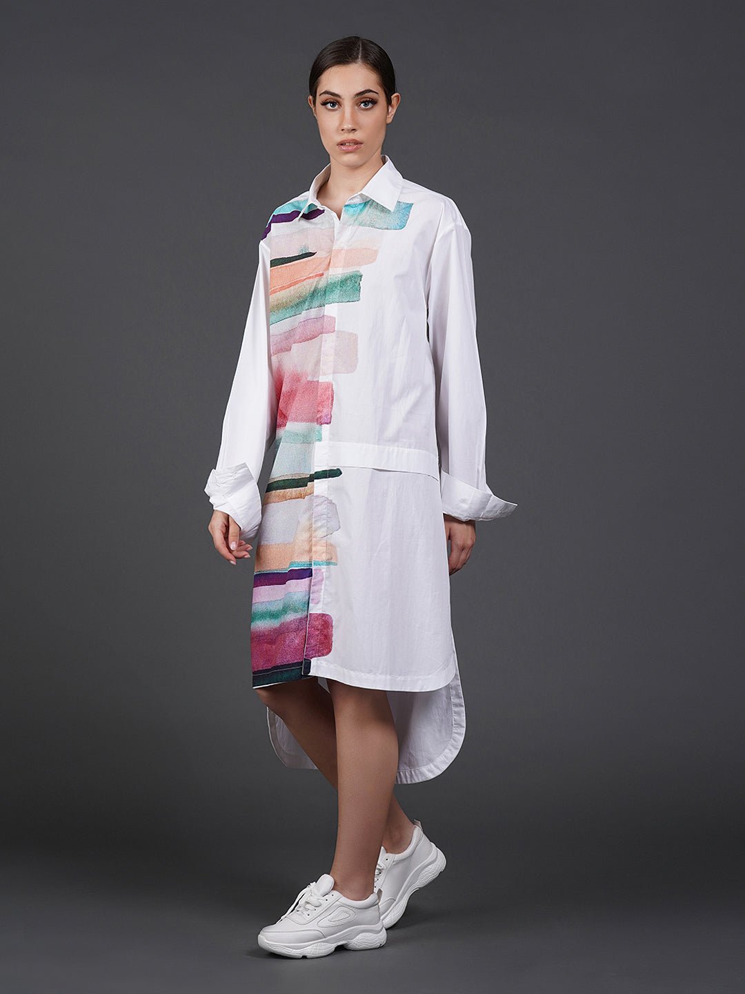 White cotton kurta showcasing abstract digital print in the front. - samantchauhan