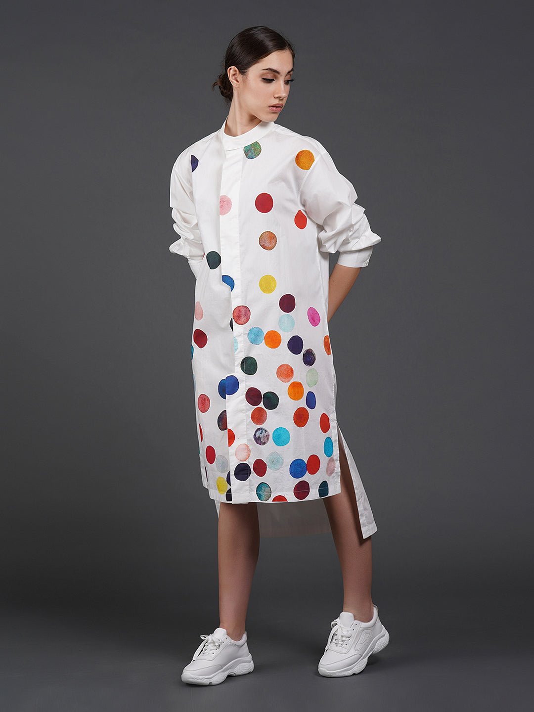 White cotton kurta showcasing abstract digital print in the front. - samantchauhan