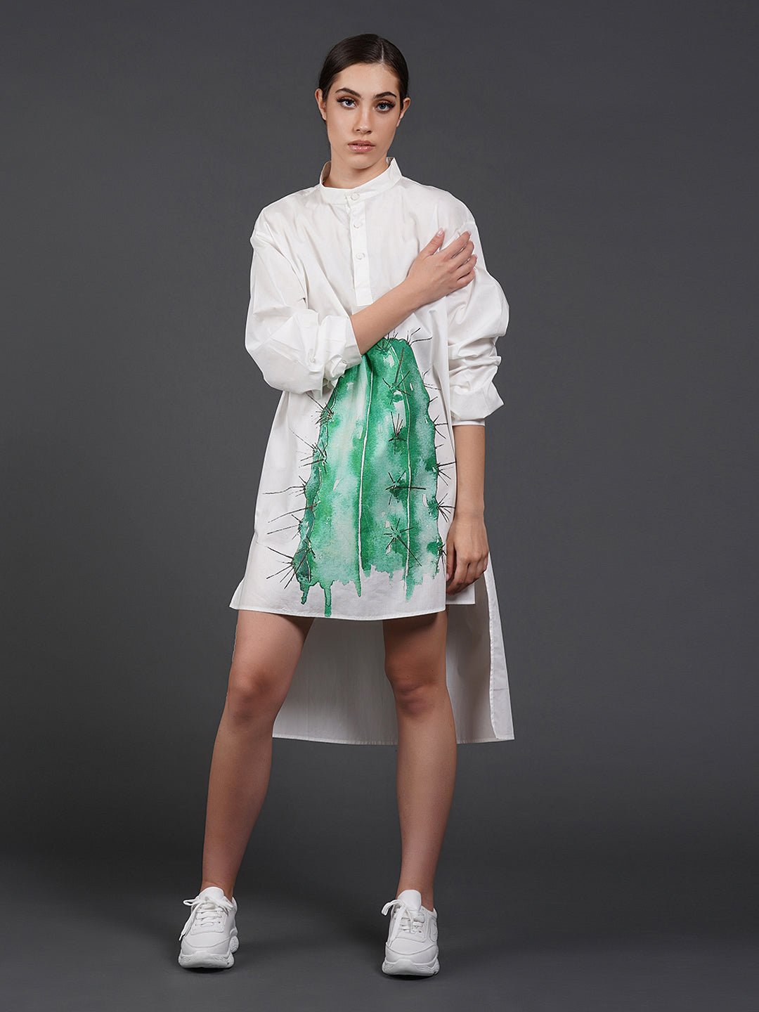 White cotton kurta showcasing abstract digital print in the front. - samantchauhan