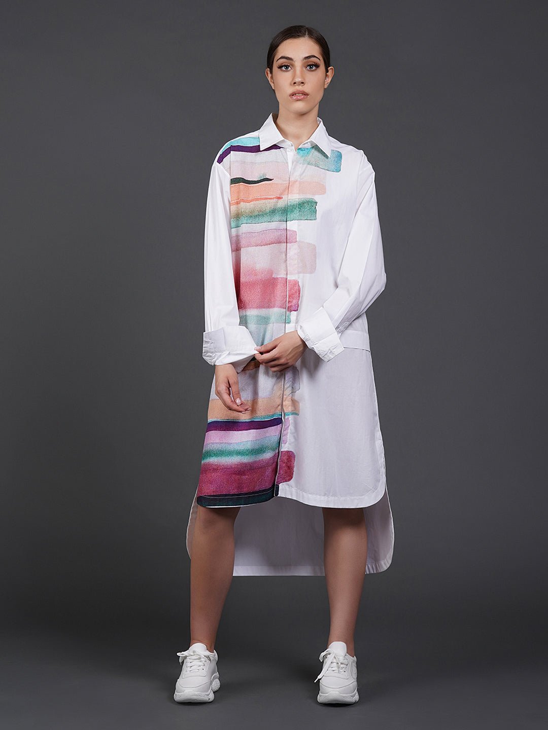 White cotton kurta showcasing abstract digital print in the front. - samantchauhan