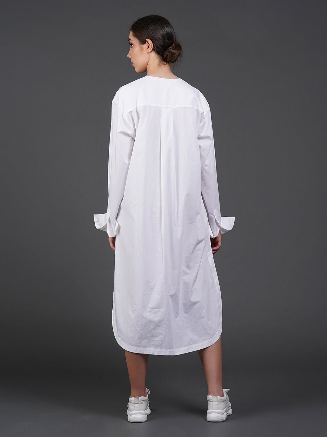 White cotton kurta showcasing abstract digital print in the front. - samantchauhan