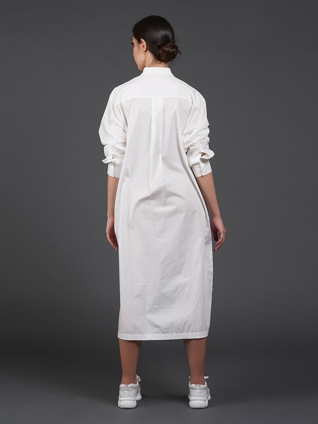 White cotton kurta showcasing abstract digital print in the front. - samantchauhan