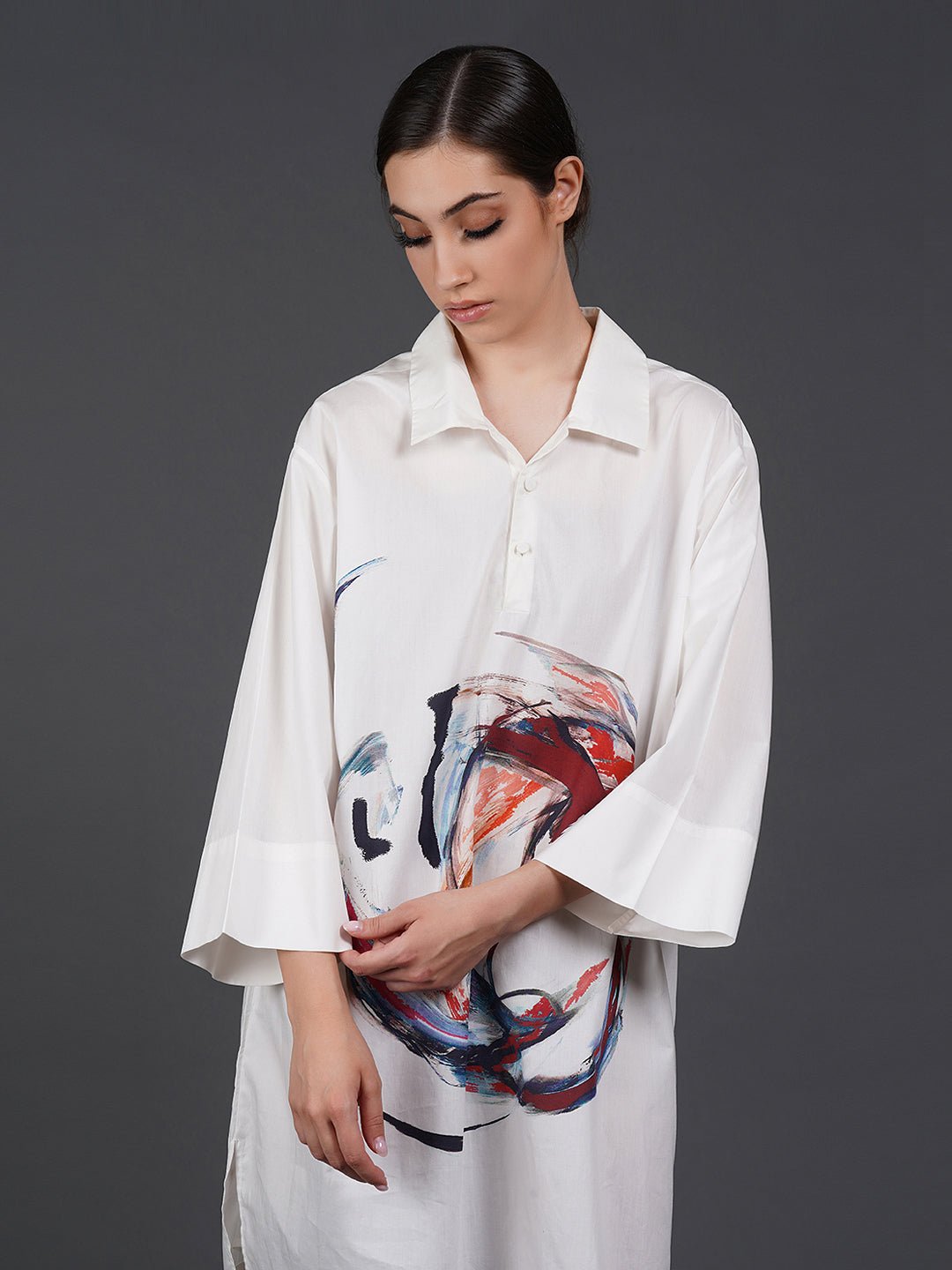 White cotton kurta showcasing abstract digital print in the front. - samantchauhan