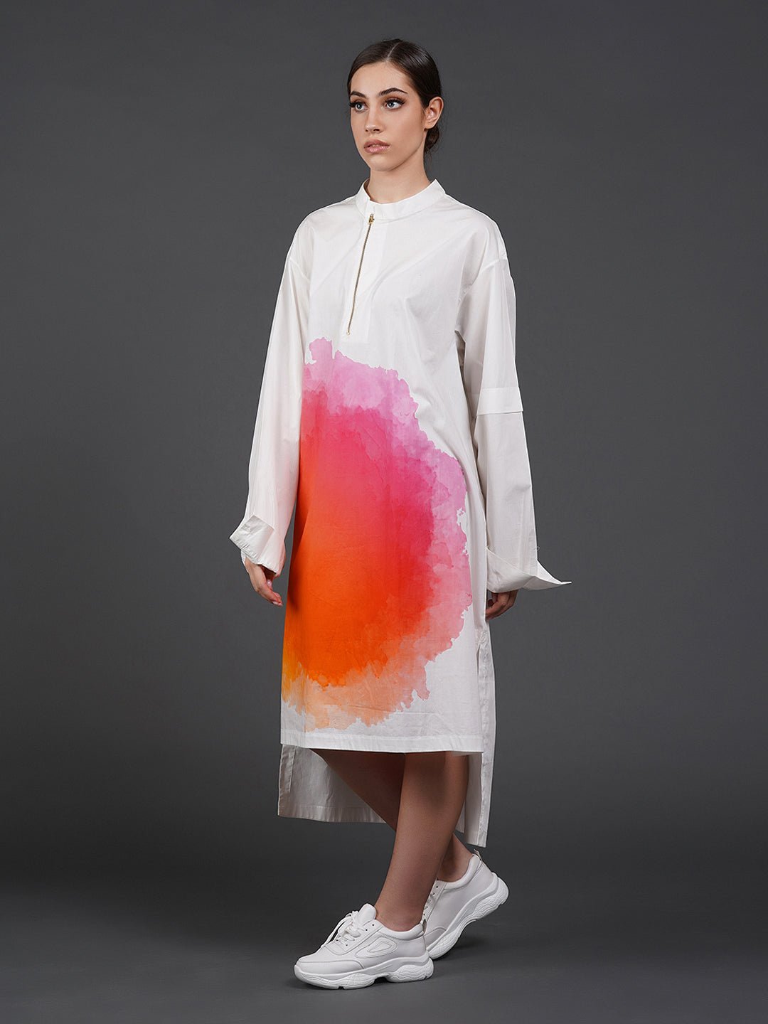 White cotton kurta showcasing abstract digital print in the front. - samantchauhan