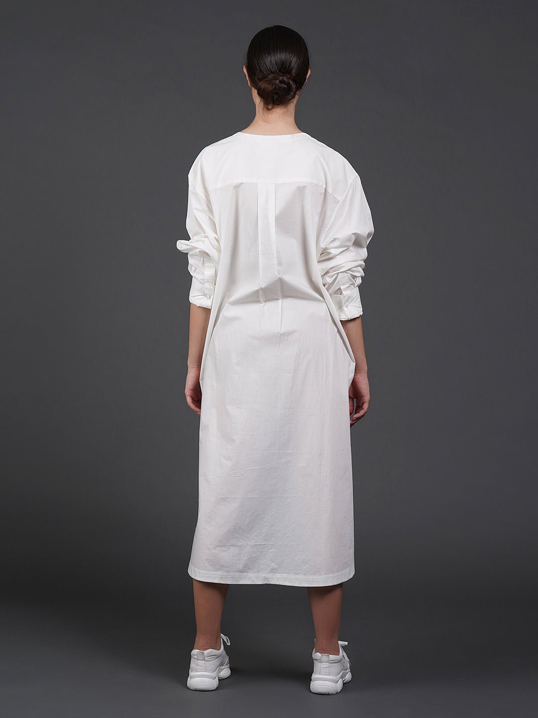 White cotton kurta showcasing abstract digital print in the front. - samantchauhan