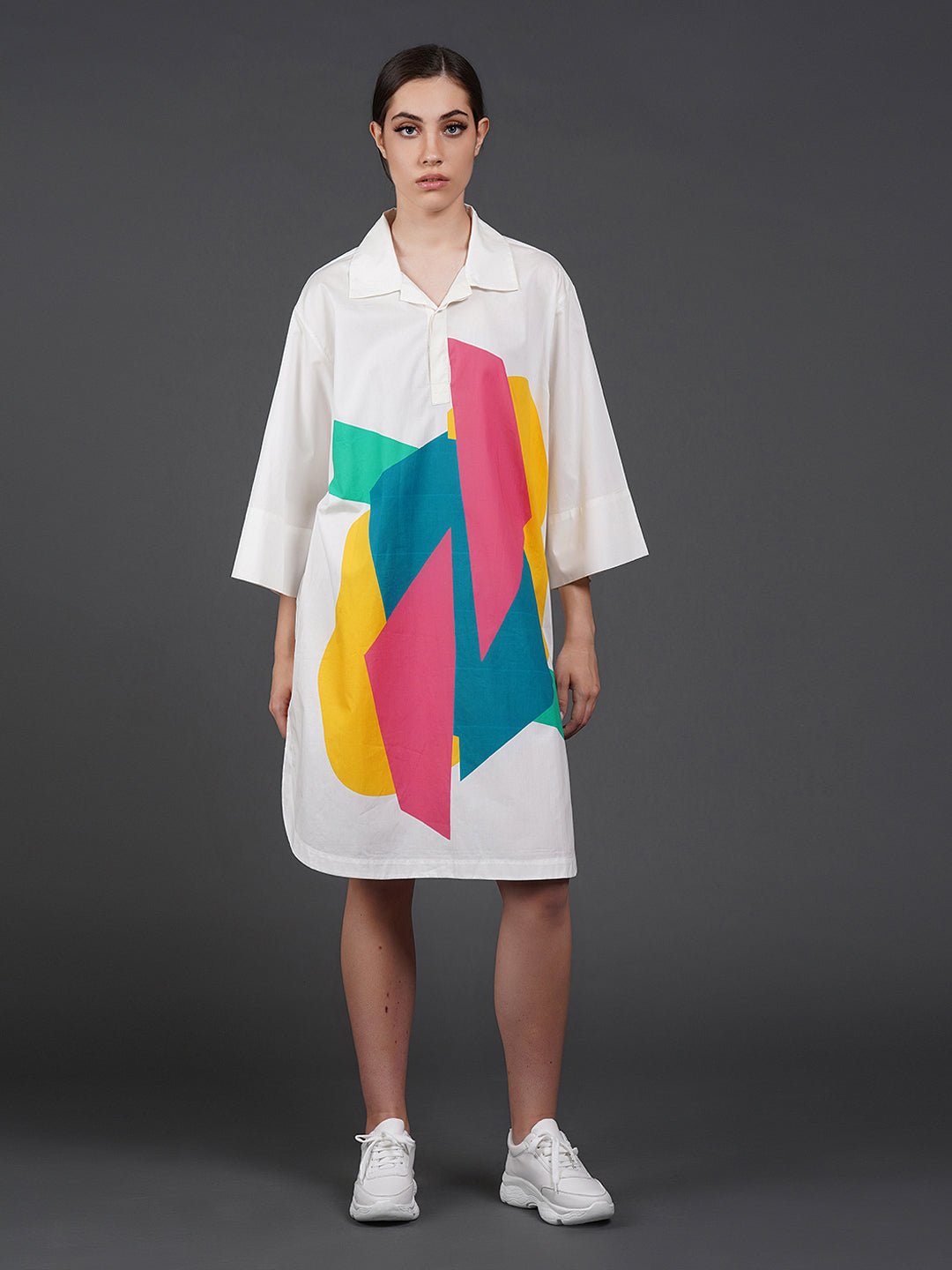 White cotton kurta showcasing abstract digital print in the front - samantchauhan