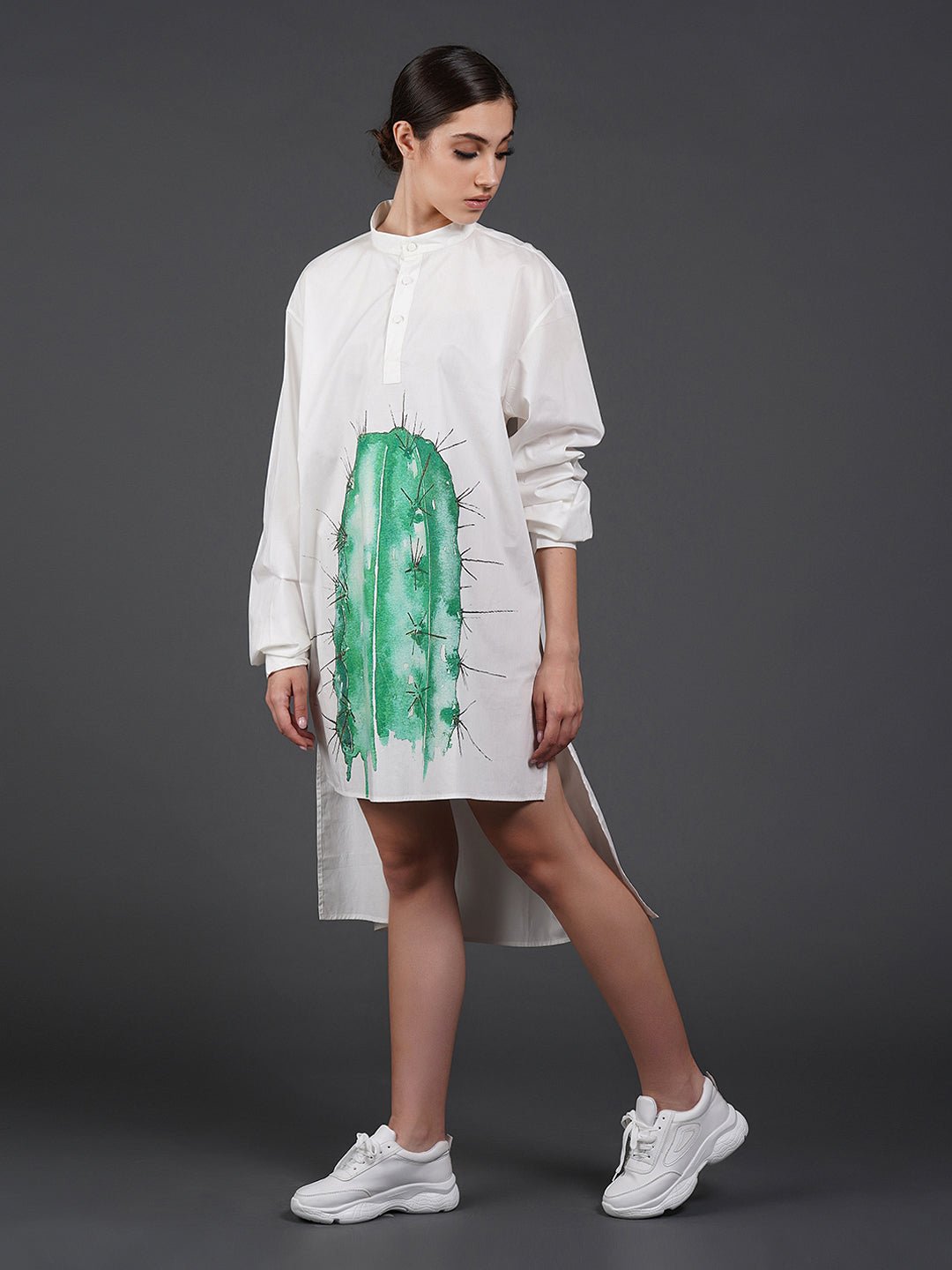 White cotton kurta showcasing abstract digital print in the front. - samantchauhan