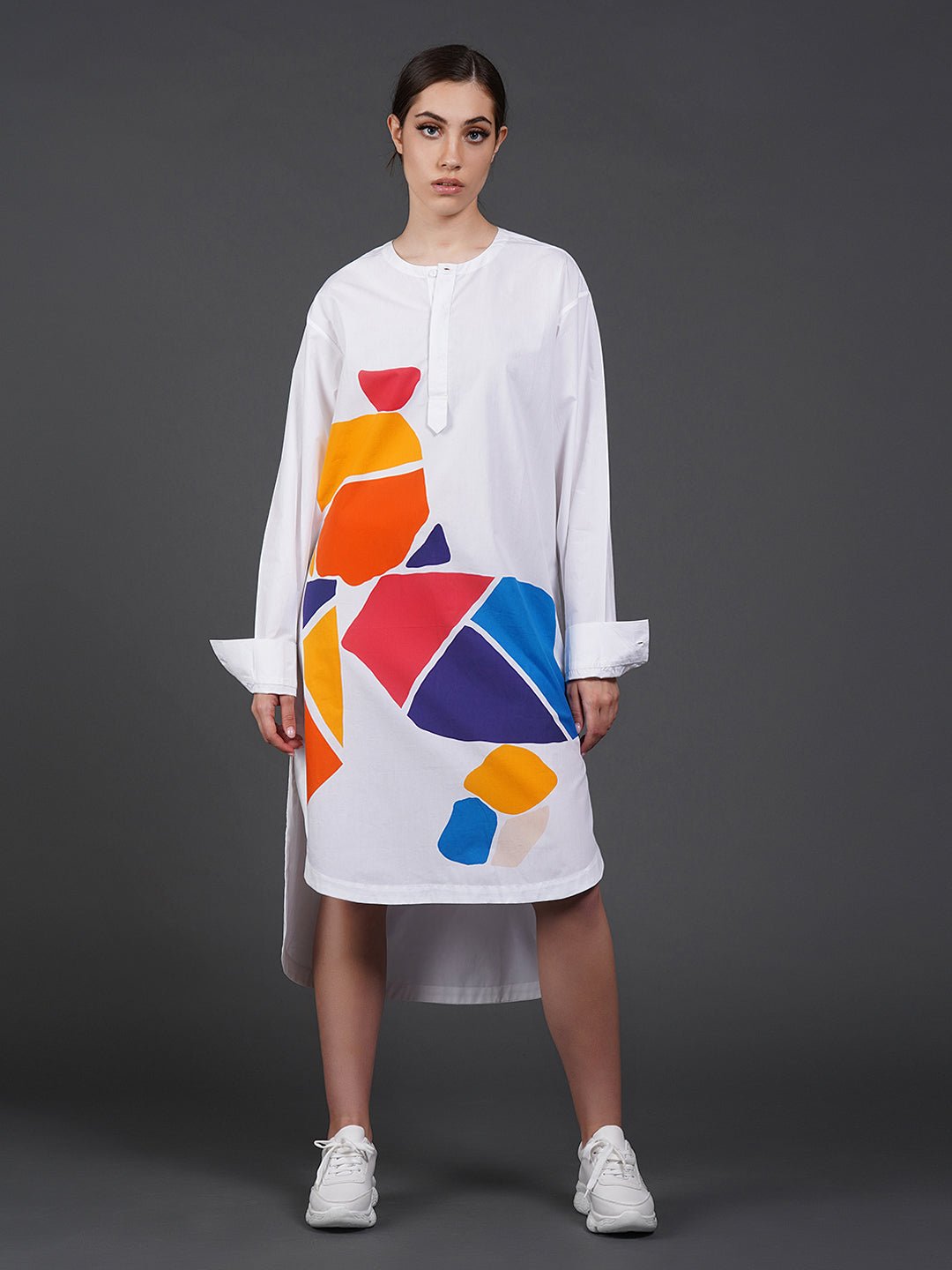 White cotton kurta showcasing abstract digital print in the front. - samantchauhan