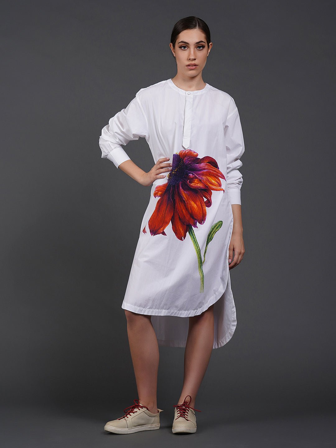White cotton kurta showcasing abstract digital print in the front. - samantchauhan