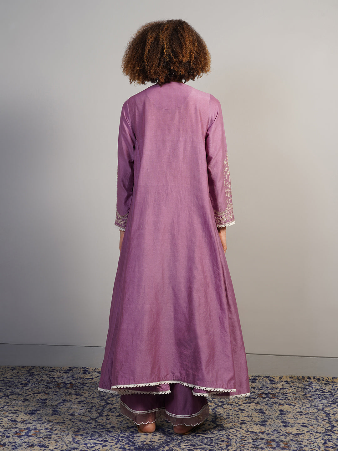 An alluring lavender, A-line, zero neck cotton silk suit set