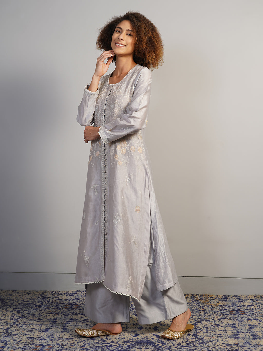 A round neck cotton silk suit set that is beautifully embroidered in off-white silk yarn