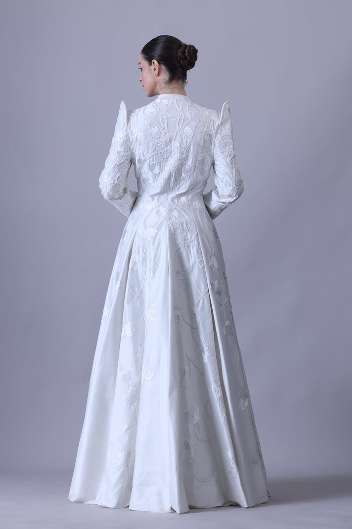 Make A Bold Statement In This Regal Full-Sleeve Gown