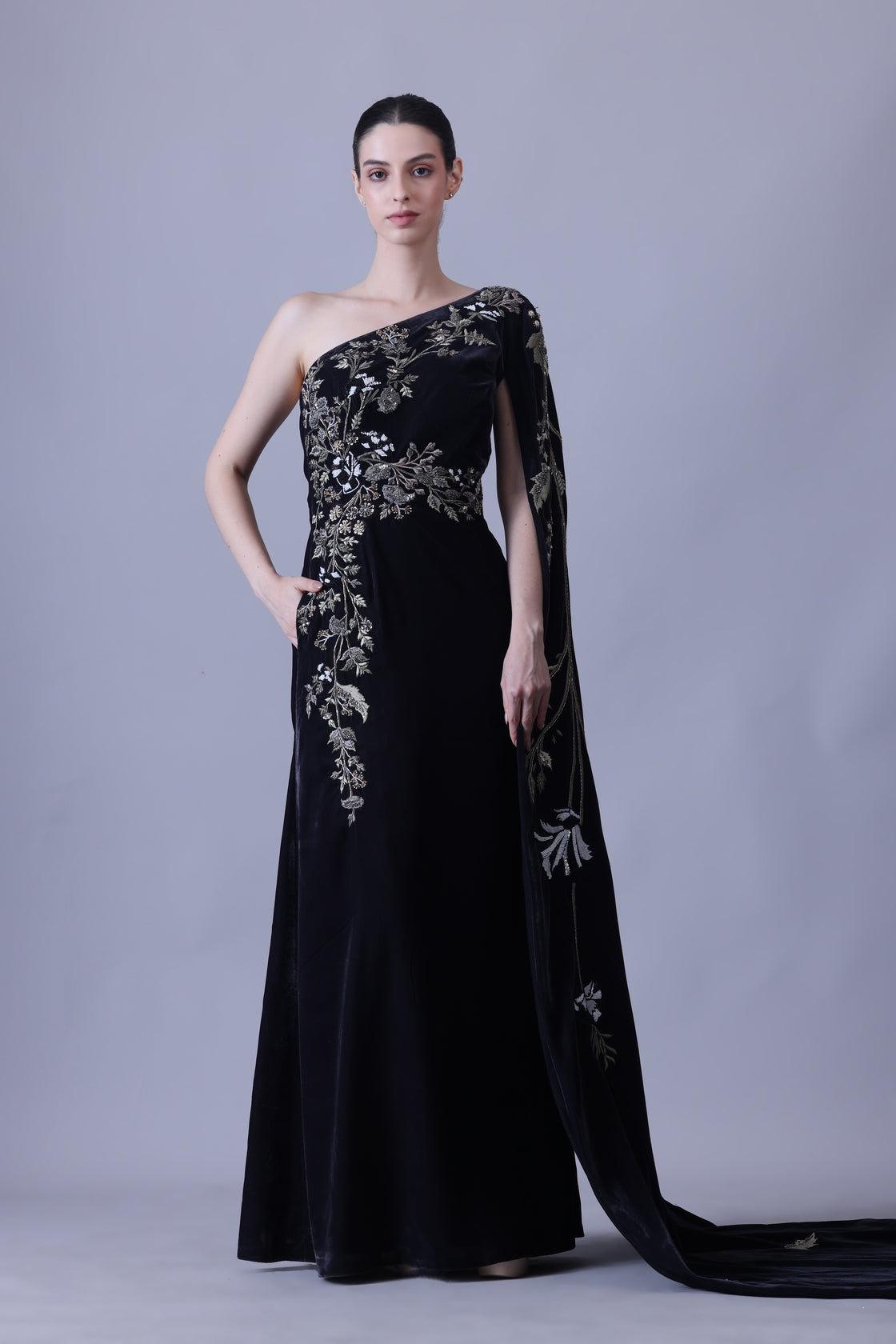 Elegant Black Gown Featuring a One-Shoulder Bodice with Embroidered Detailing