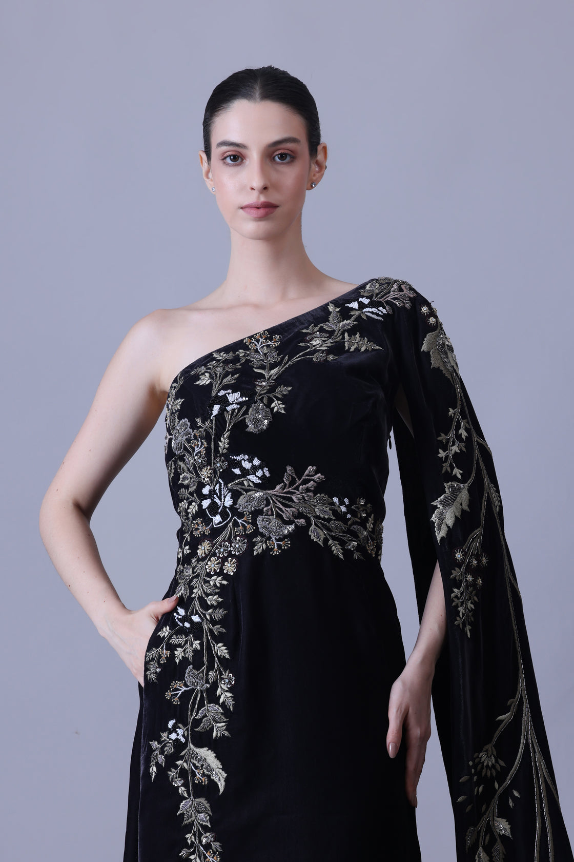 Elegant Black Gown Featuring a One-Shoulder Bodice with Embroidered Detailing