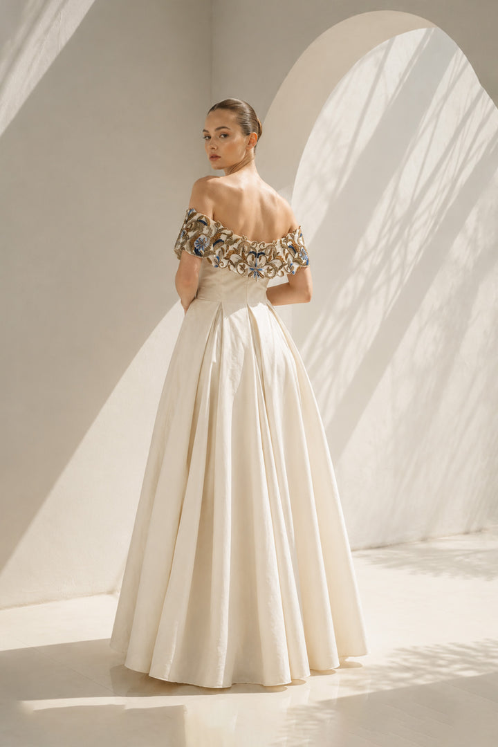Ivory Gown With Sweetheart Elegance