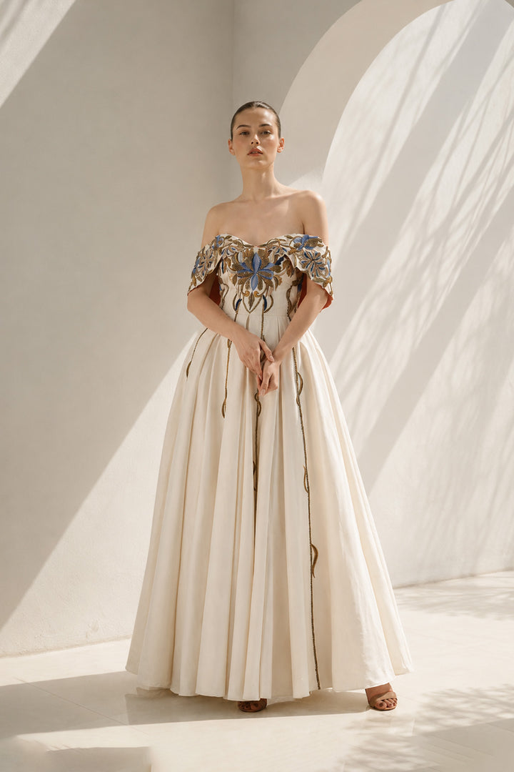 Ivory Gown With Sweetheart Elegance